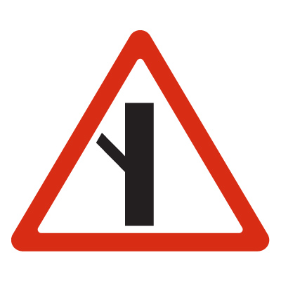 Дорожный знак 2.3.5 Примыкание второстепенной дороги (A=900) Тип А