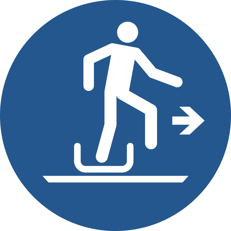 M051 Выходить с саней направо/Alighting from toboggan to the right